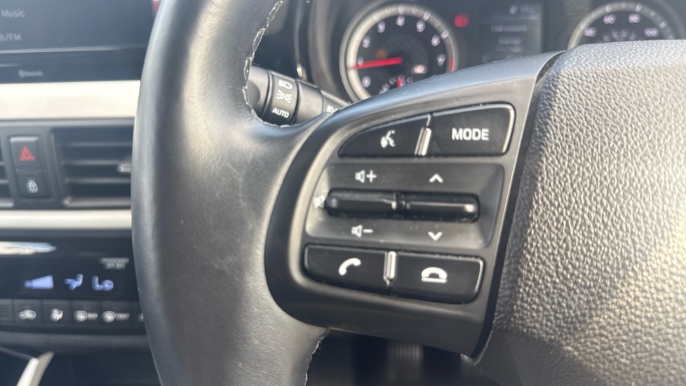 Hyundai i10 1.0 MPi Premium 5dr Petrol Hatchback - Image 21