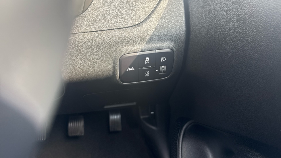 Hyundai i10 1.0 MPi Premium 5dr Petrol Hatchback - Image 23