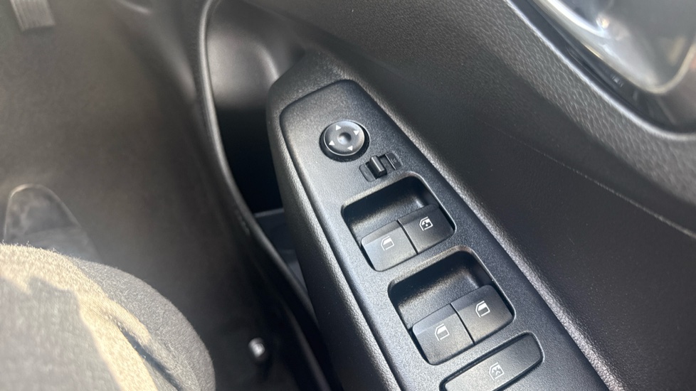 Hyundai i10 1.0 MPi Premium 5dr Petrol Hatchback - Image 24
