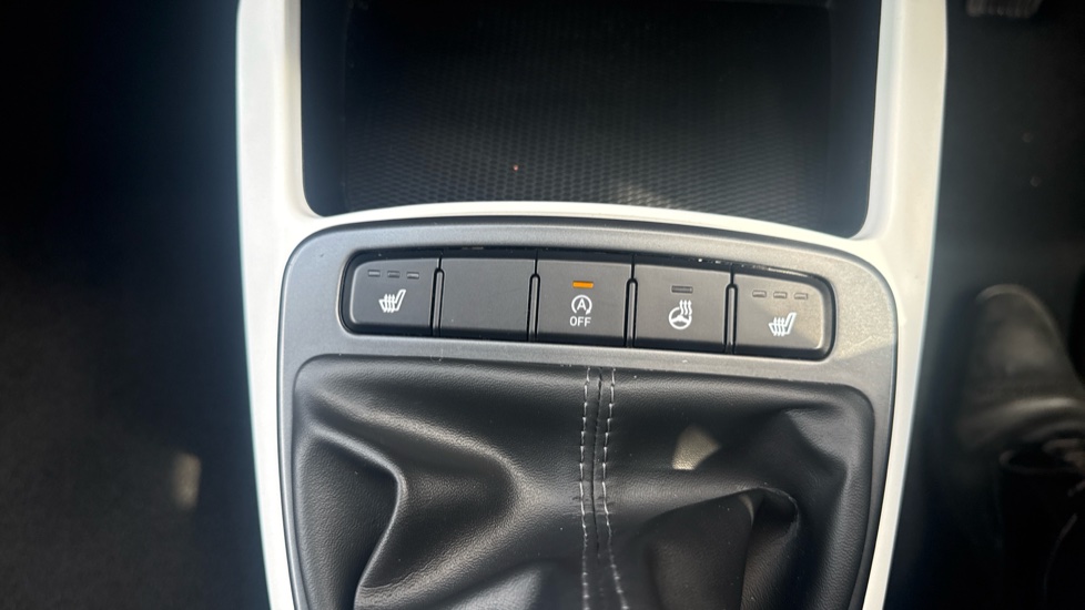 Hyundai i10 1.0 MPi Premium 5dr Petrol Hatchback - Image 27