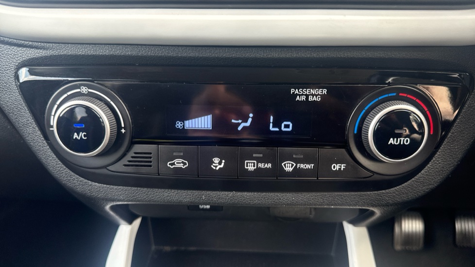 Hyundai i10 1.0 MPi Premium 5dr Petrol Hatchback - Image 28
