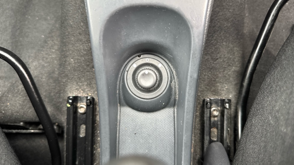Dacia Duster 1.5 dCi 110 Laureate 5dr Diesel Estate - Image 30