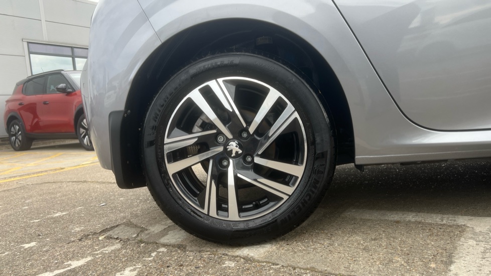 Peugeot 208 1.2 PureTech 100 Allure Premium 5dr Petrol Hatchback - Image 7