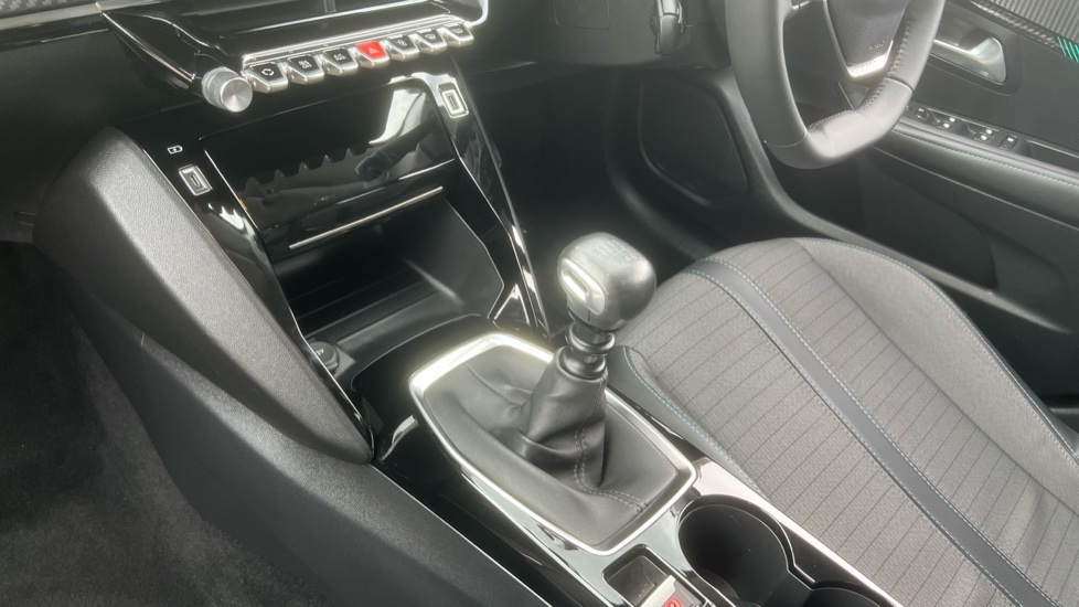 Peugeot 208 1.2 PureTech 100 Allure Premium 5dr Petrol Hatchback - Image 13