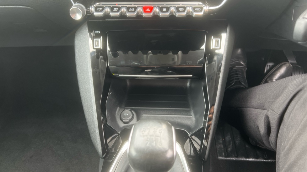 Peugeot 208 1.2 PureTech 100 Allure Premium 5dr Petrol Hatchback - Image 24