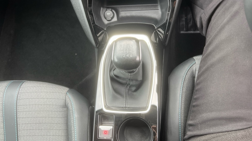 Peugeot 208 1.2 PureTech 100 Allure Premium 5dr Petrol Hatchback - Image 25