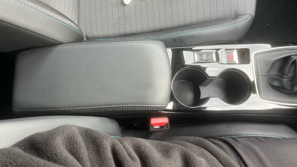 Peugeot 208 1.2 PureTech 100 Allure Premium 5dr Petrol Hatchback - Image 26