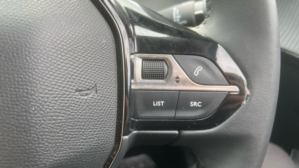 Peugeot 208 1.2 PureTech 100 Allure Premium 5dr Petrol Hatchback - Image 29