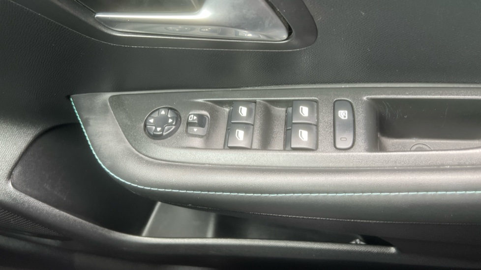 Peugeot 208 1.2 PureTech 100 Allure Premium 5dr Petrol Hatchback - Image 32