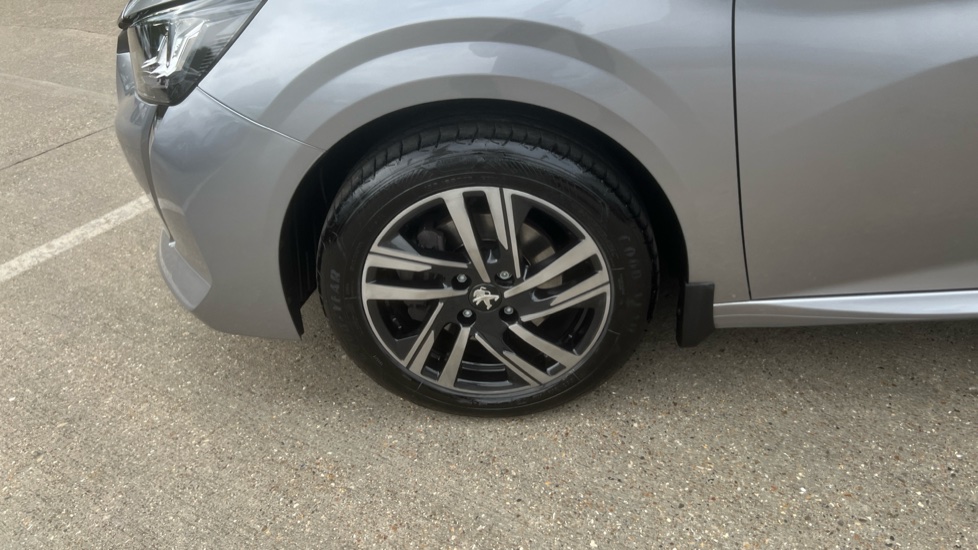 Peugeot 208 1.2 PureTech 100 Allure Premium 5dr Petrol Hatchback - Image 34