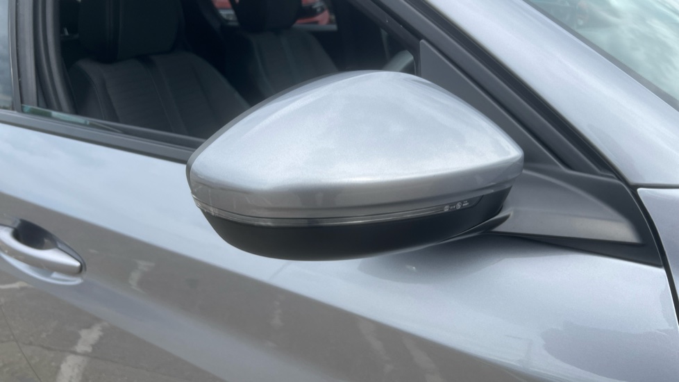 Peugeot 208 1.2 PureTech 100 Allure Premium 5dr Petrol Hatchback - Image 37
