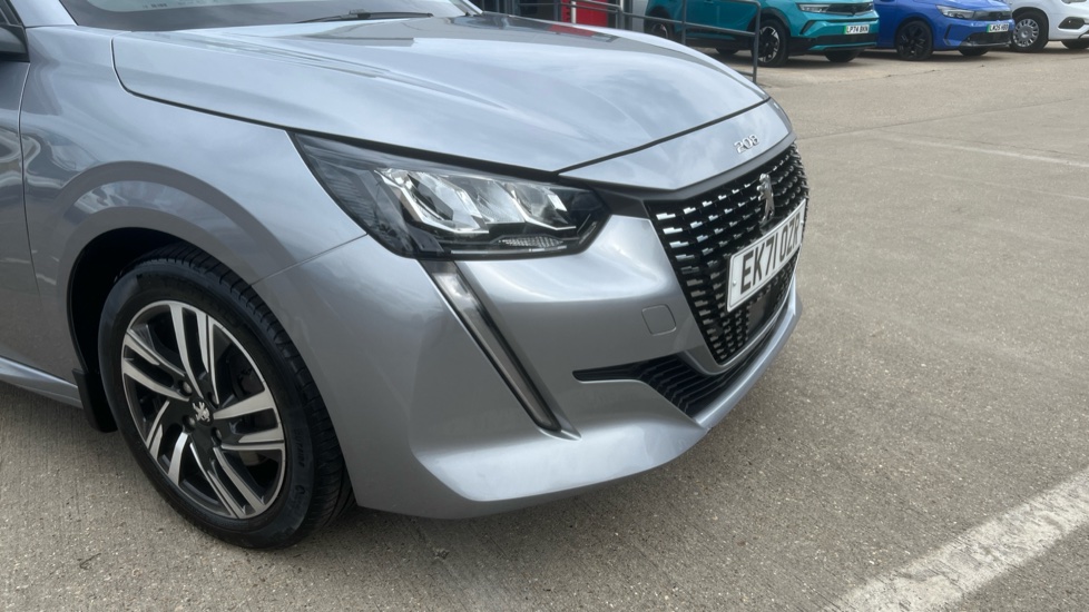 Peugeot 208 1.2 PureTech 100 Allure Premium 5dr Petrol Hatchback - Image 39
