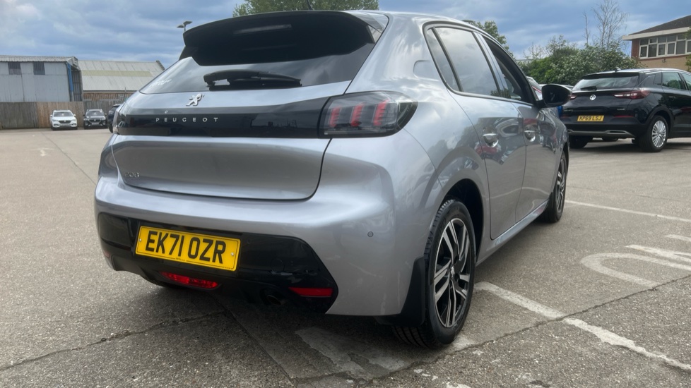 Peugeot 208 1.2 PureTech 100 Allure Premium 5dr Petrol Hatchback - Image 44