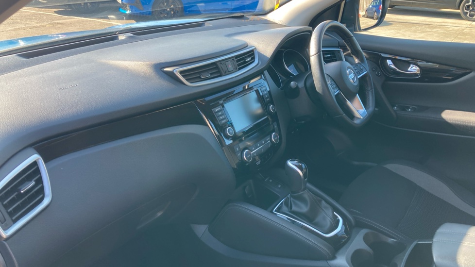 Nissan Qashqai 1.3 DiG-T 160 [157] Acenta Premium 5dr DCT Petrol Hatchback - Image 9