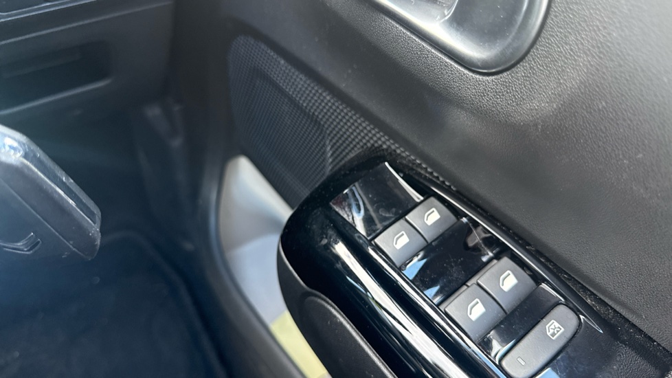 Citroen C3 1.2 PureTech 83 Feel 5dr Petrol Hatchback - Image 25