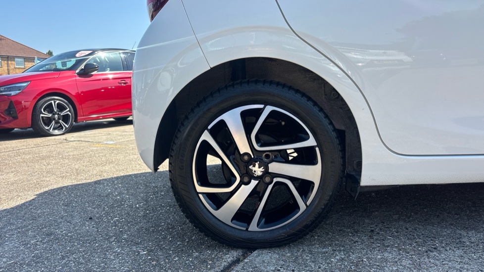 Peugeot 108 1.0 72 Allure 5dr Petrol Hatchback - Image 7