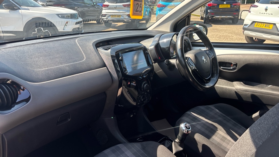 Peugeot 108 1.0 72 Allure 5dr Petrol Hatchback - Image 9