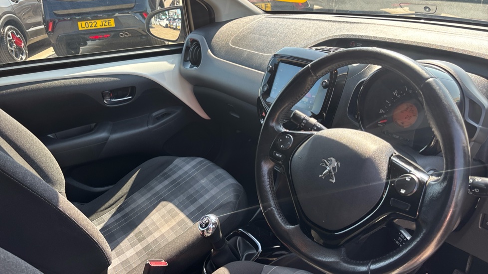 Peugeot 108 1.0 72 Allure 5dr Petrol Hatchback - Image 11
