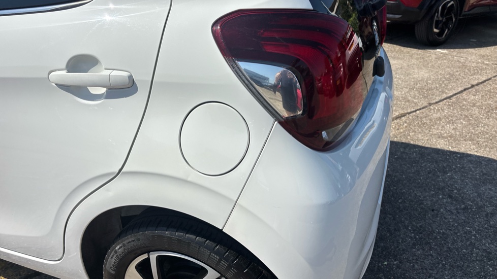 Peugeot 108 1.0 72 Allure 5dr Petrol Hatchback - Image 29