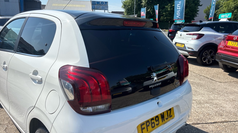 Peugeot 108 1.0 72 Allure 5dr Petrol Hatchback - Image 30