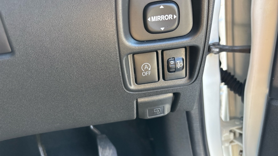 Peugeot 108 1.0 72 Allure 5dr Petrol Hatchback - Image 33