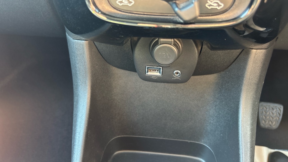 Peugeot 108 1.0 72 Allure 5dr Petrol Hatchback - Image 36