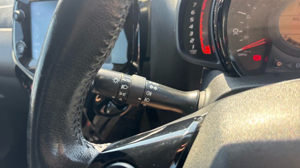 Peugeot 108 1.0 72 Allure 5dr Petrol Hatchback - Image 41
