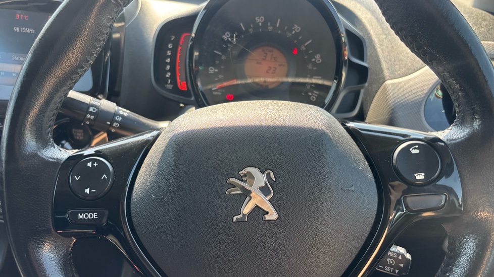 Peugeot 108 1.0 72 Allure 5dr Petrol Hatchback - Image 45