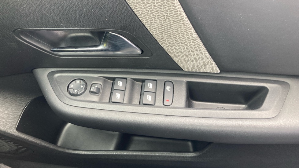 Citroen C4 1.2 PureTech You 5dr Petrol Hatchback - Image 24
