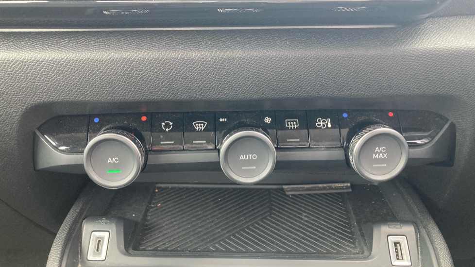 Citroen C4 1.2 PureTech You 5dr Petrol Hatchback - Image 27