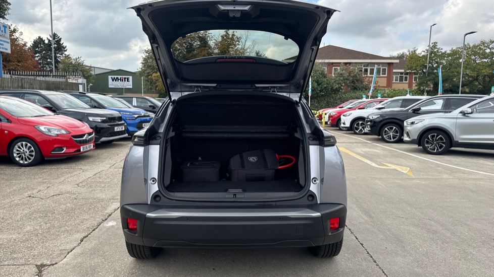 Peugeot 2008 100kW Allure 50kWh 5dr Auto Electric Estate - Image 4