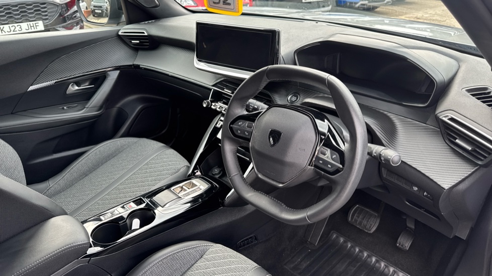 Peugeot 2008 100kW Allure 50kWh 5dr Auto Electric Estate - Image 11