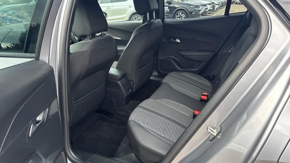 Peugeot 2008 100kW Allure 50kWh 5dr Auto Electric Estate - Image 16