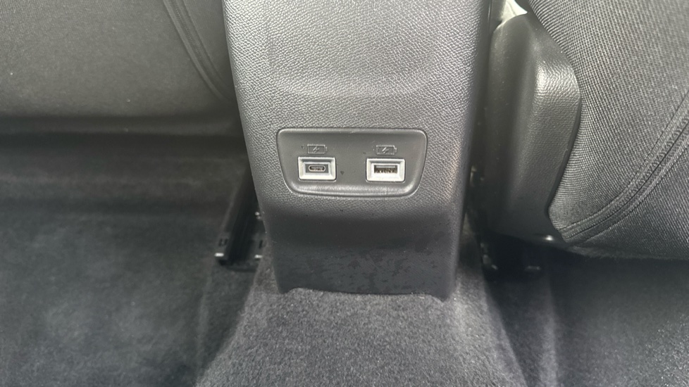 Peugeot 2008 100kW Allure 50kWh 5dr Auto Electric Estate - Image 32