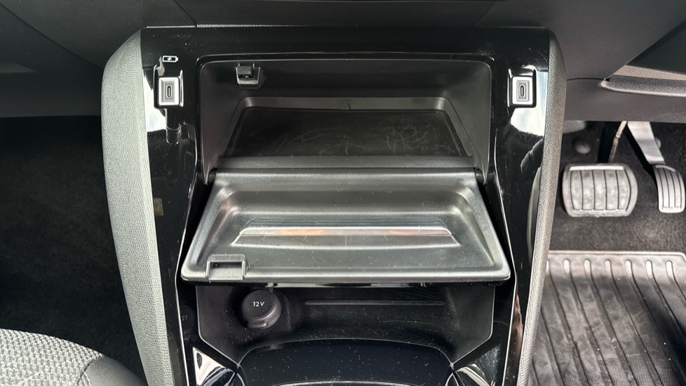 Peugeot 2008 100kW Allure 50kWh 5dr Auto Electric Estate - Image 39