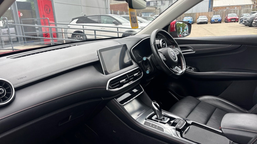 MG HS 1.5 T-GDI Excite 5dr DCT Petrol Hatchback - Image 9