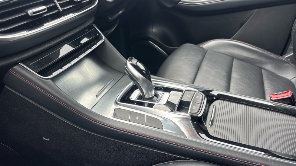 MG HS 1.5 T-GDI Excite 5dr DCT Petrol Hatchback - Image 13