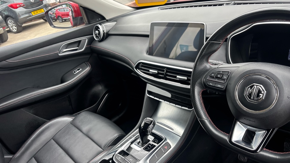 MG HS 1.5 T-GDI Excite 5dr DCT Petrol Hatchback - Image 14