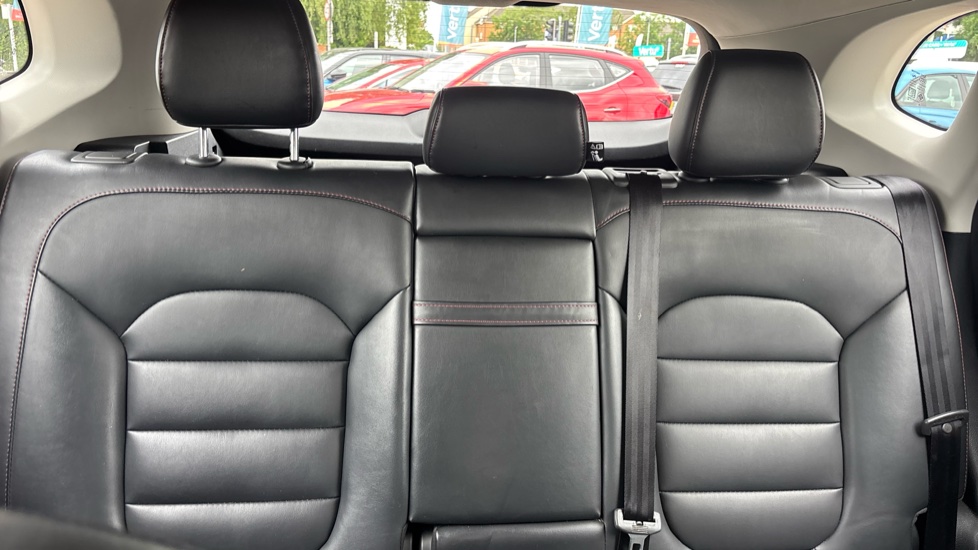 MG HS 1.5 T-GDI Excite 5dr DCT Petrol Hatchback - Image 15