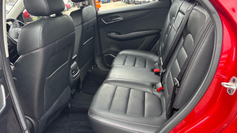 MG HS 1.5 T-GDI Excite 5dr DCT Petrol Hatchback - Image 16