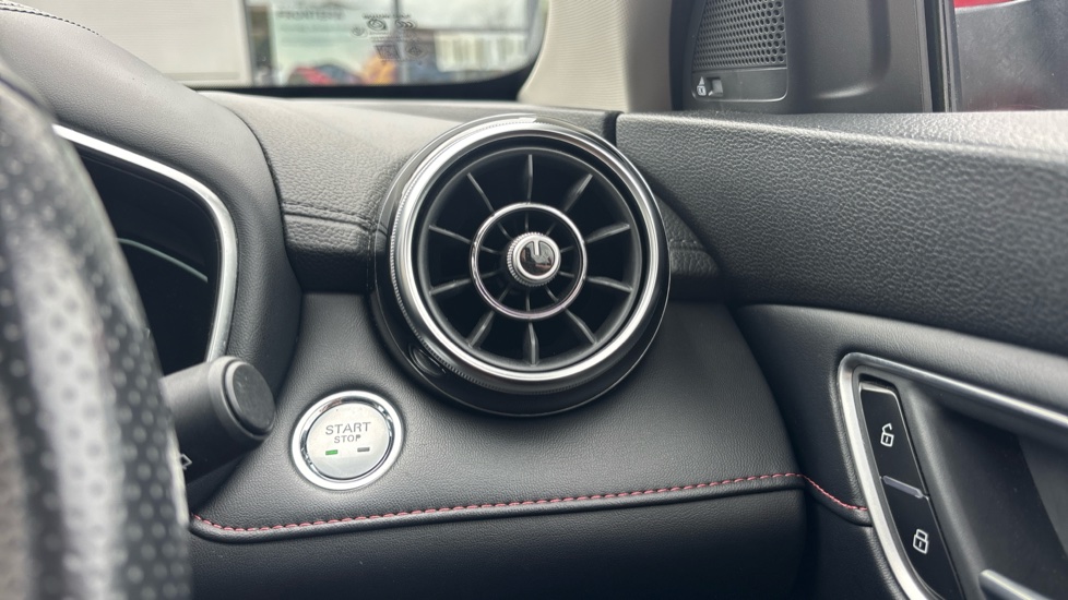 MG HS 1.5 T-GDI Excite 5dr DCT Petrol Hatchback - Image 27
