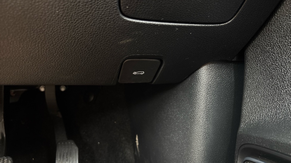 MG HS 1.5 T-GDI Excite 5dr DCT Petrol Hatchback - Image 31