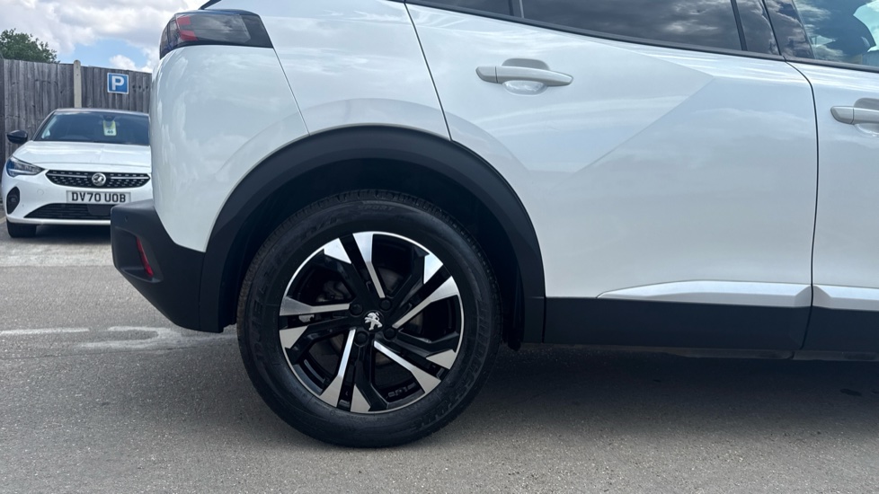 Peugeot 2008 100kW Allure Premium+ 50kWh 5dr Auto Electric Estate - Image 7