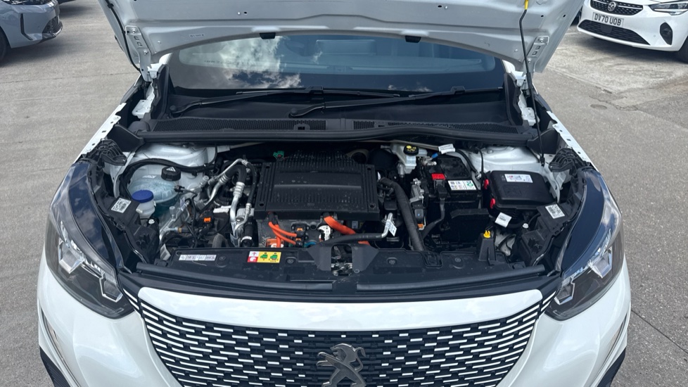 Peugeot 2008 100kW Allure Premium+ 50kWh 5dr Auto Electric Estate - Image 8