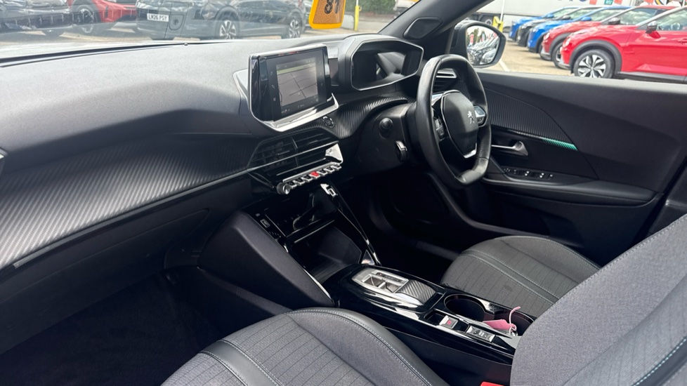 Peugeot 2008 100kW Allure Premium+ 50kWh 5dr Auto Electric Estate - Image 9