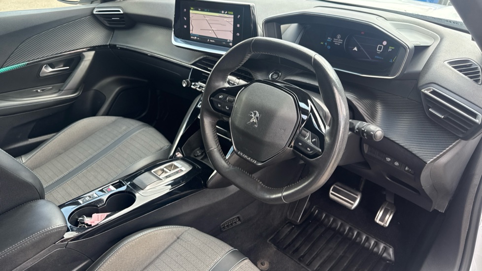 Peugeot 2008 100kW Allure Premium+ 50kWh 5dr Auto Electric Estate - Image 11