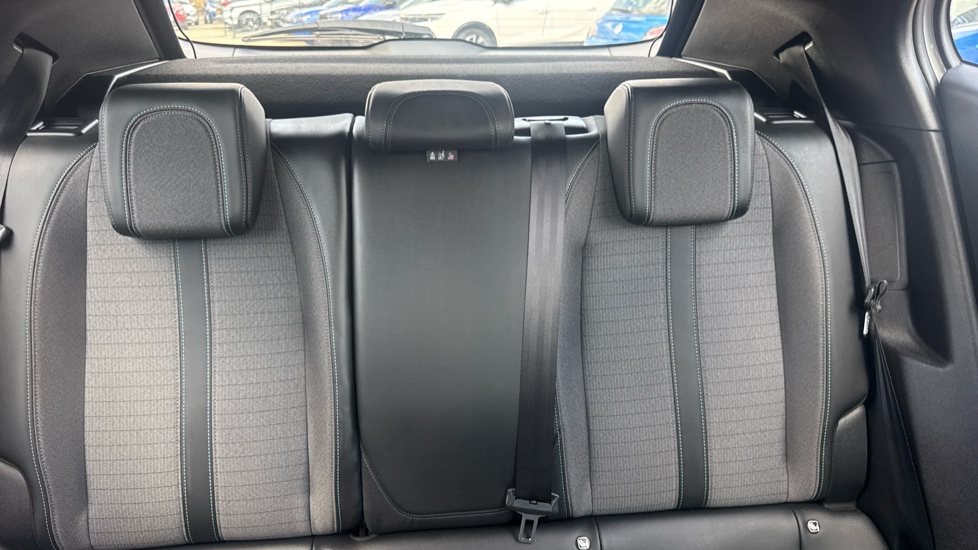 Peugeot 2008 100kW Allure Premium+ 50kWh 5dr Auto Electric Estate - Image 15