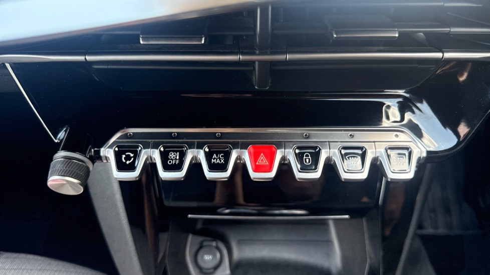 Peugeot 2008 100kW Allure Premium+ 50kWh 5dr Auto Electric Estate - Image 23