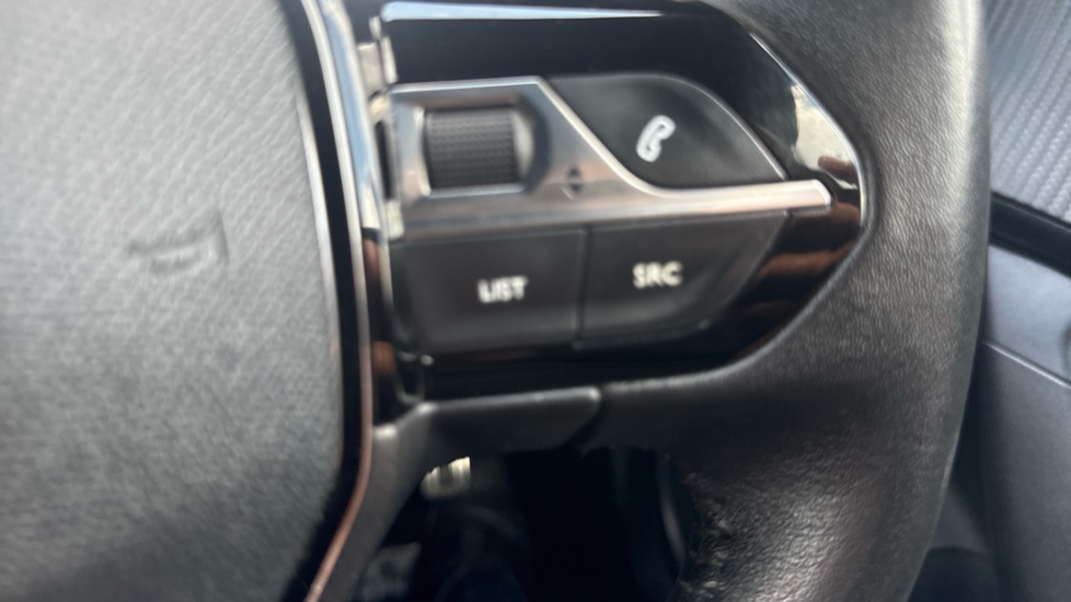 Peugeot 2008 100kW Allure Premium+ 50kWh 5dr Auto Electric Estate - Image 28