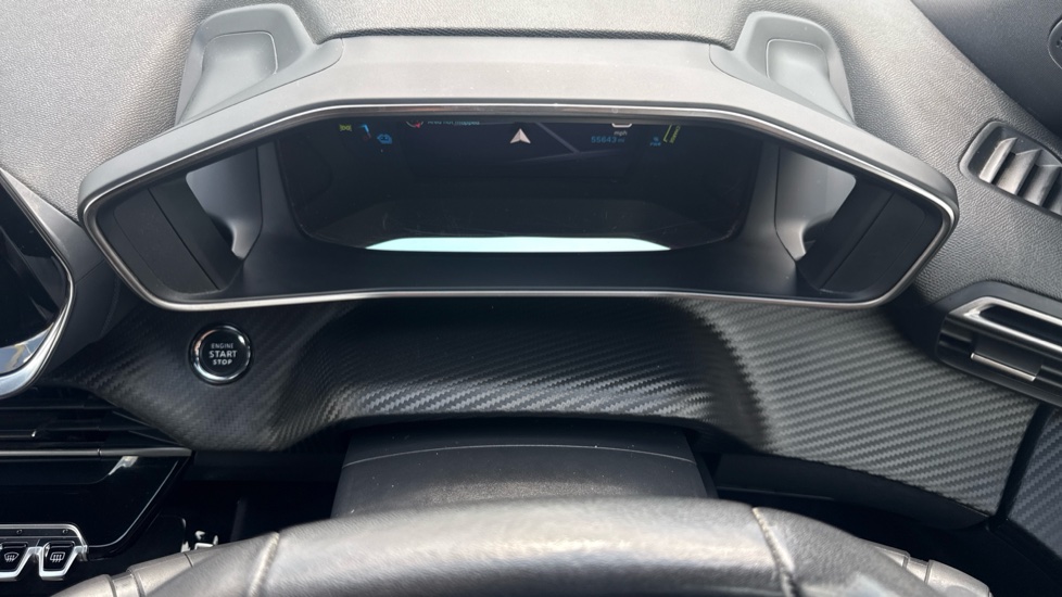 Peugeot 2008 100kW Allure Premium+ 50kWh 5dr Auto Electric Estate - Image 29